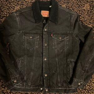 Supreme x Levi’s bleached Sherpa trucker M